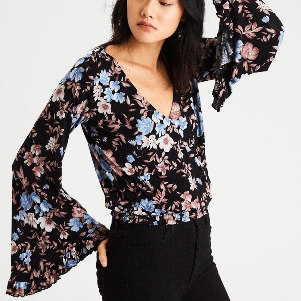 soft and sexy American Eagle floral wrap shirt